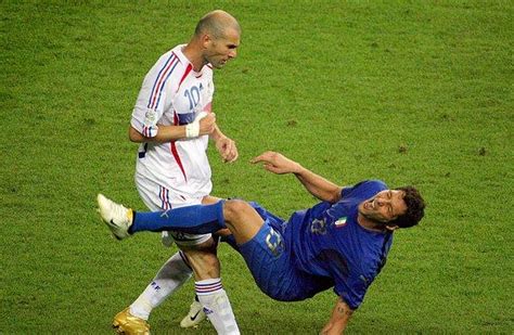 Zidane kafa atma